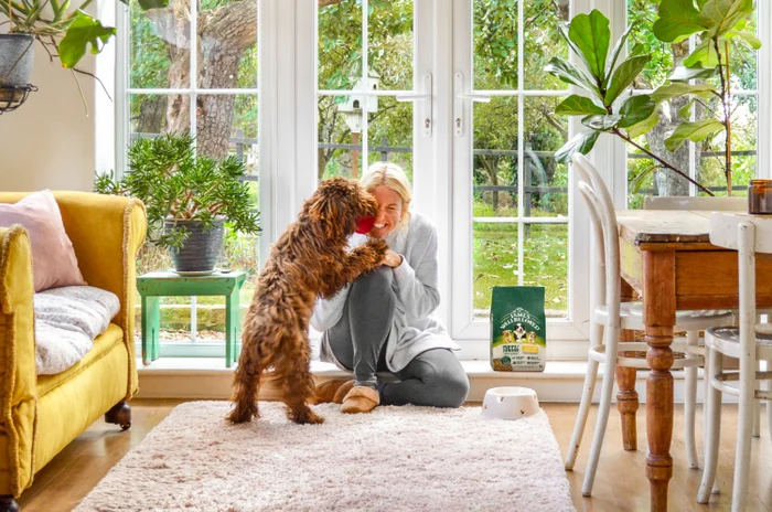 LEITFADEN ZUR FÜTTERUNG VON ÄLTEREN HUNDEN